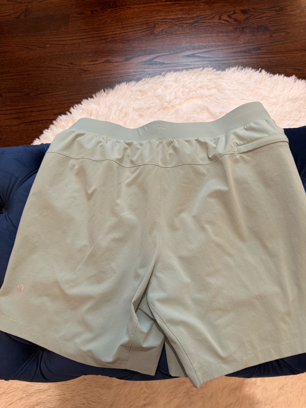 lululemon men’s mint color 7” short